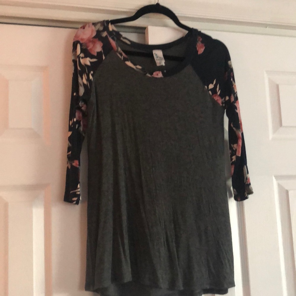 Women’s three quarter sleeve top